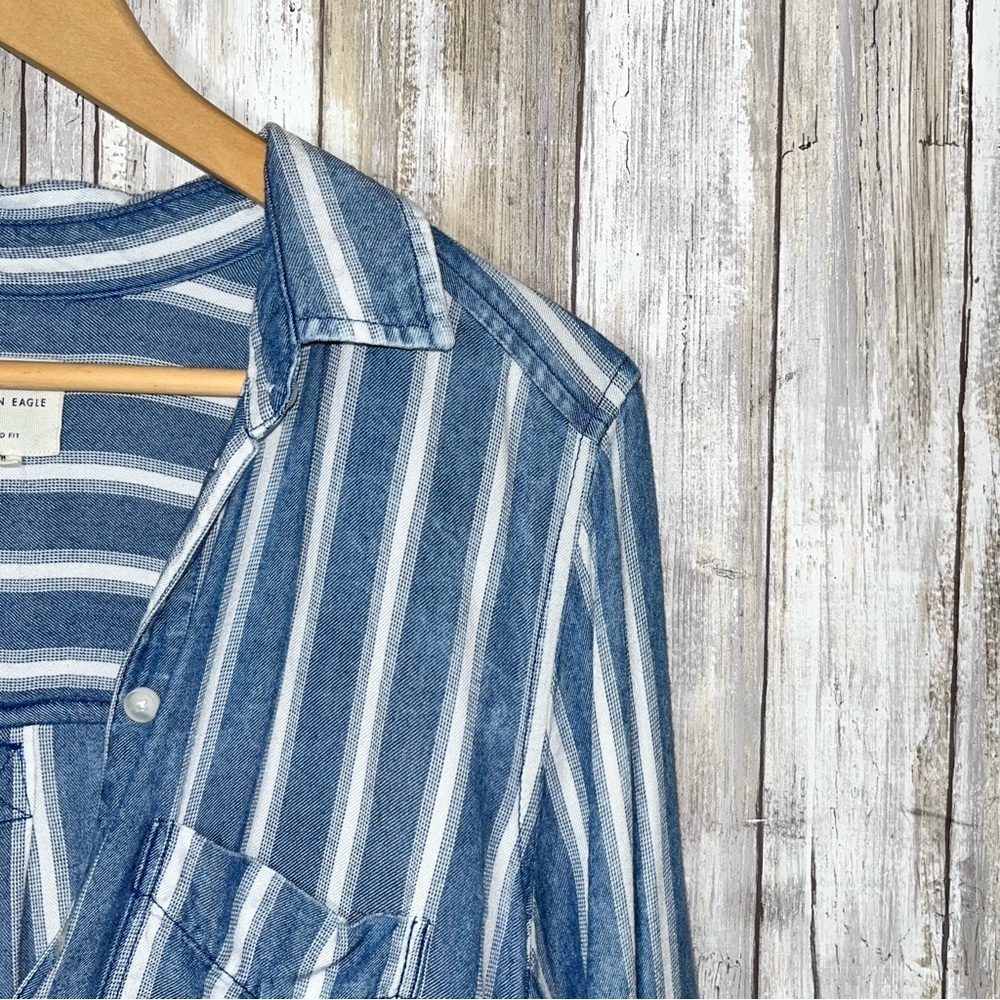 American Eagle boyfriend fit Women’s Blue Stone Wash Stripe Button Down - Picture 2 of 6